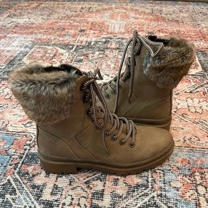 Steve Madden Keystone Boots - Size 7